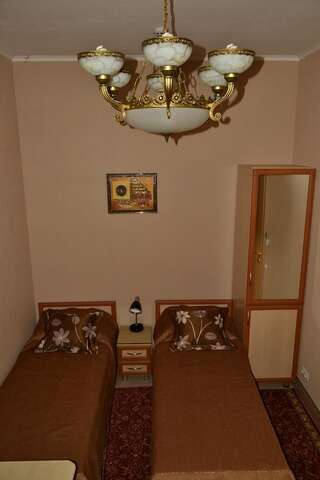 Хостелы Sana Hostel Харьков Стандартный двухместный номер с 1 кроватью или 2 отдельными кроватями-8